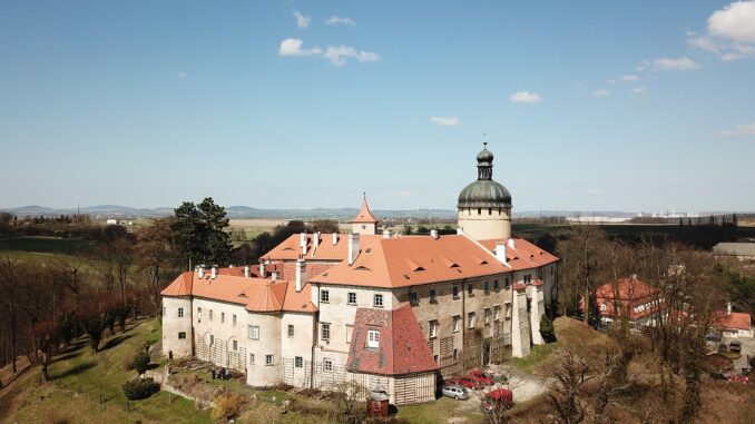 Celkový pohled na hrad Grabštejn. Zdroj: NPÚ