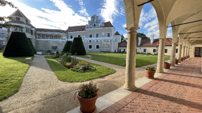 Zahrada na zámku v Telči. Zdroj: NPÚ