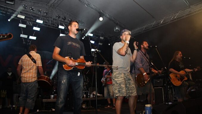 Hudební skupina Divokej Bill v Písku v roce 2011. Zdroj foto: https://commons.wikimedia.org / Chmee2/ CC BY-SA 3.00; upravena velikost