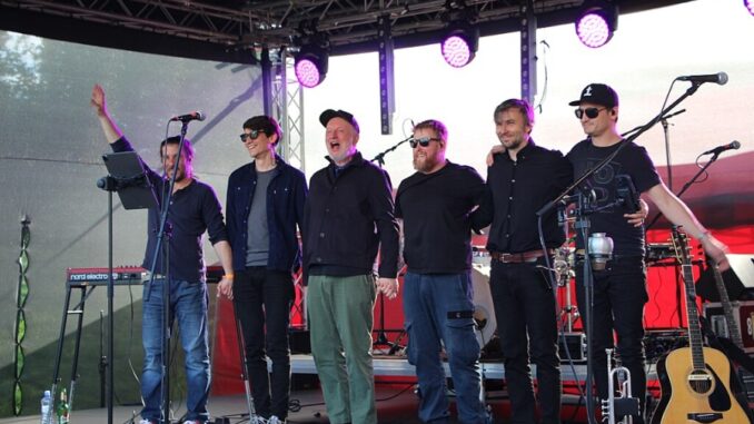 Letní kapela 2024 na festivalu EDO. Zdroj foto: https://commons.wikimedia.org / Transbedy/ CC BY-SA 4.00; upravena velikost