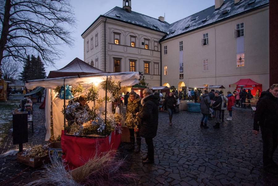 Adventní trhy na zámku Svijany. Zdroj: Zámek Svijany