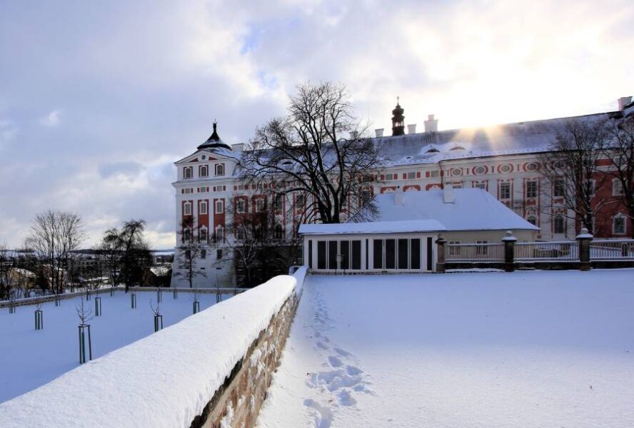 Broumovský klášter v zimě. Zdroj: Klášter Broumov - Vzdělávací a kulturní centrum 