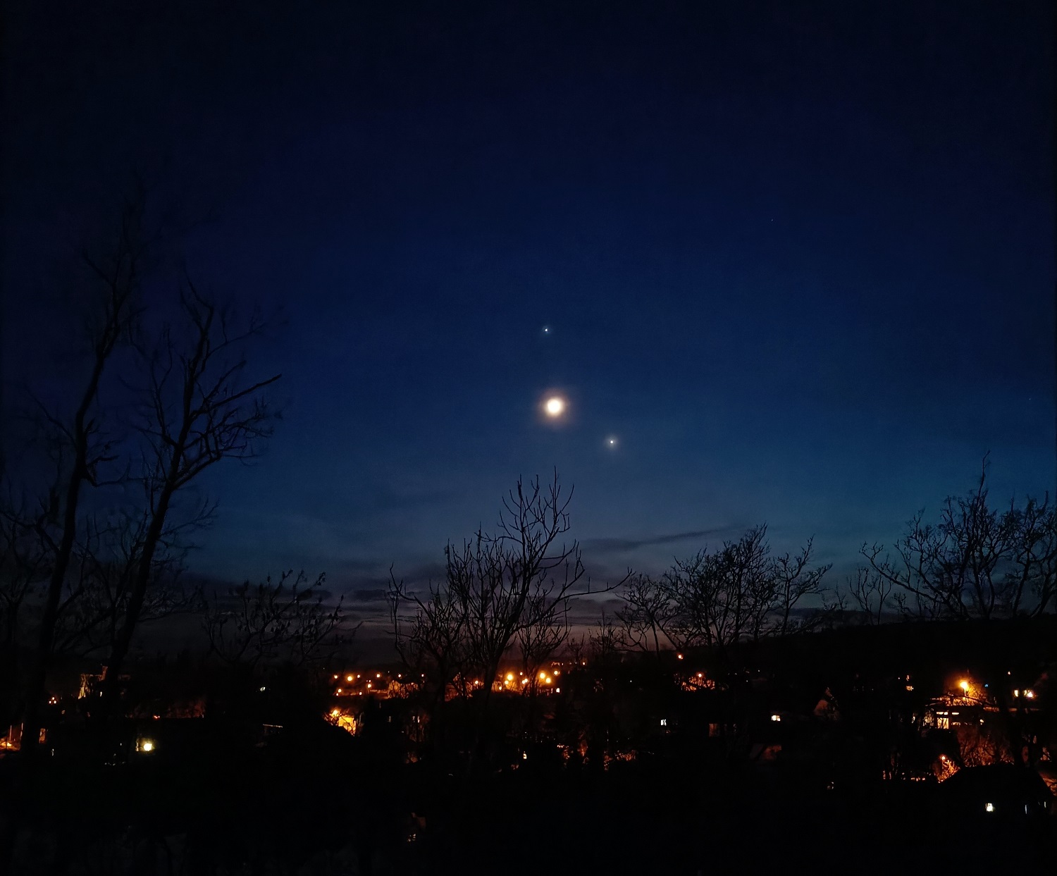 Noční obloha - Venuše, Jupiter a Měsíc. Zdroj: Petr Digrin.