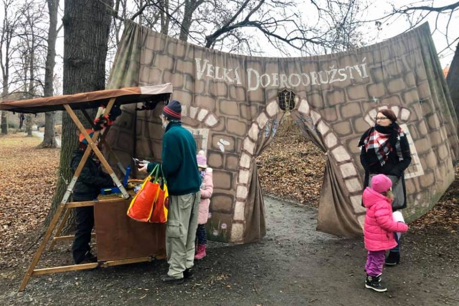 Zimní pohádkový les – Po stopách Sněhové královny v Čakovicích. Zdroj: Velká dobrodružství s.r.o.