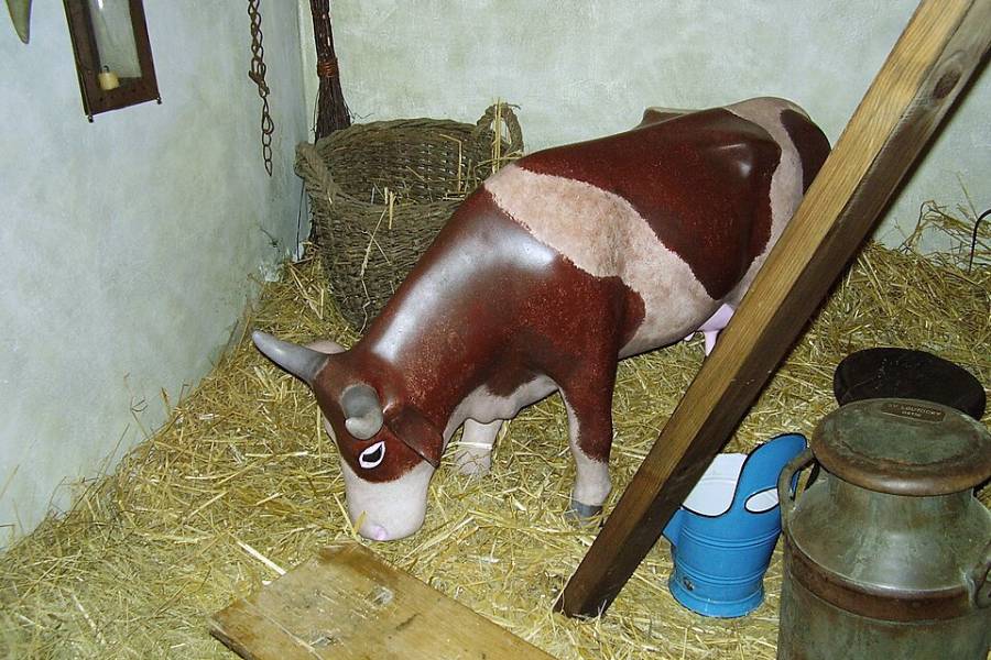 Jeden z motivů muzea másla v Máslovicích. Foto: Wakowlk, CC BY-SA 3.0. Zdroj: Wikimedia Commons