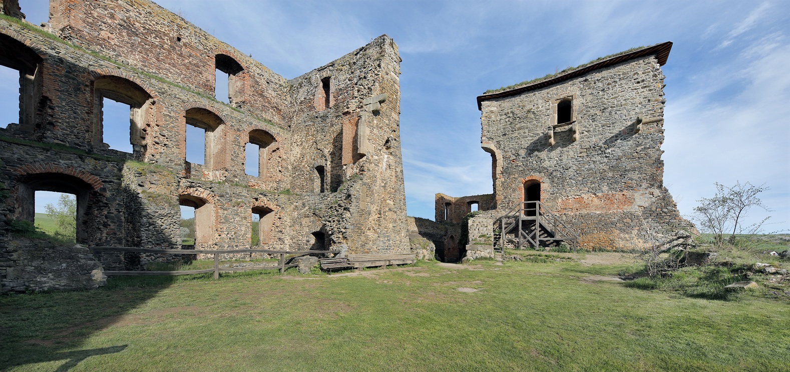Hrad Krakovec byl sídlem krále všeho nečasu. Zdroj: NPÚ