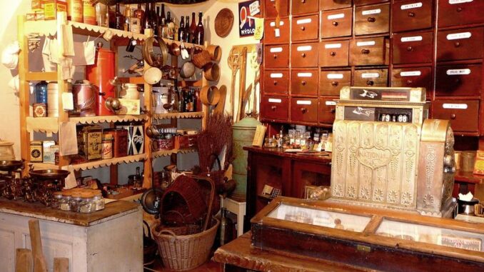 Prvorepublikový koloniál. Zdroj: Regionální muzeum města Žďáru nad Sázavou