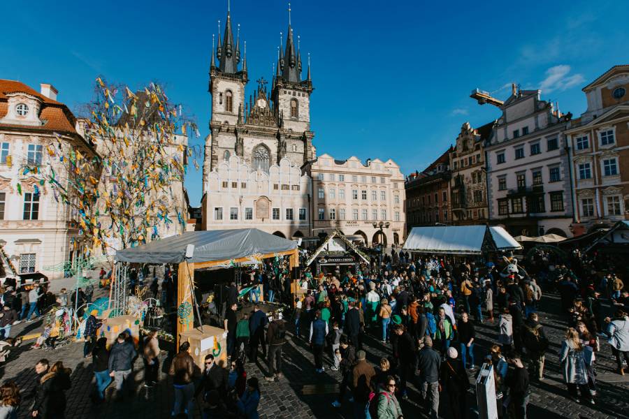 Velikonočními trhy na Staroměstském náměstí v Praze. Zdroj: Trhy Praha, trhypraha.cz