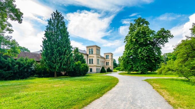 Park a zámek Čechy pod Kosířem. Zdroj: Shutterstock.com/Egeris