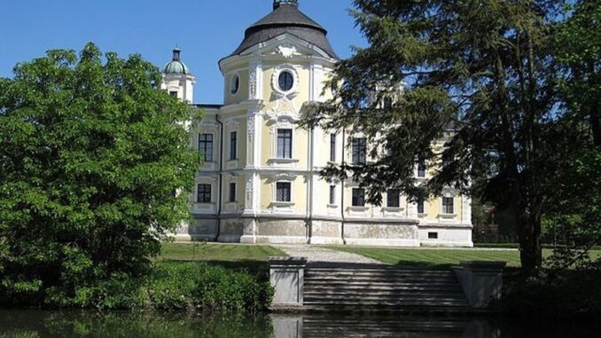 Zámek Kravaře, jižní průčelí. Zdroj: Creative Commons (CC BY-SA 4.0). Autor: Vlach Pavel