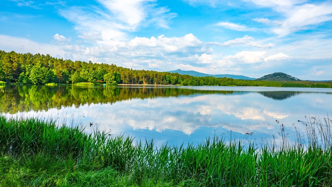 Hamerské jezero. Zdroj: Shutterstock.com/2375871013/Pyty