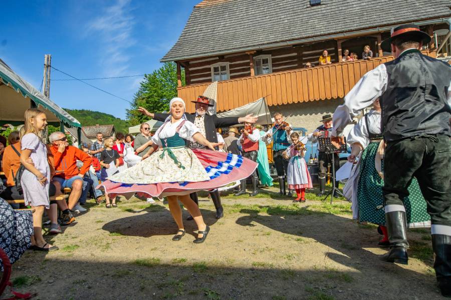 Vystoupení souboru Horačky na Festivalu Karoliny Světlé 2024. Autor: Matyáš Gál. Zdroj: Foto: Archiv Stopy v krajině