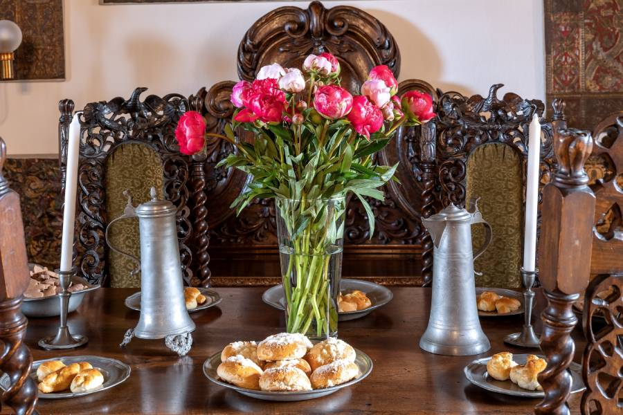 Květinová výzdoba hradu Šternberk. Zdroj: Národní památkový ústav