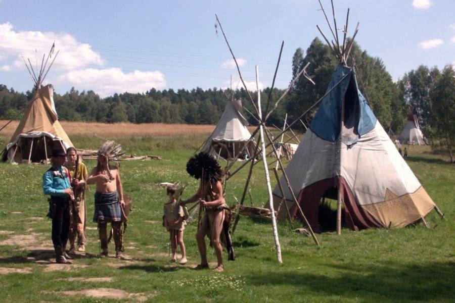 Poznejte svět prérijních indiánů – komentované prohlídky v indiánské vesničce. Zdroj: Indiánská vesnička Rosehill, rosehill.cz