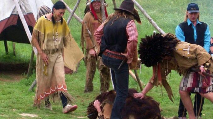 Poznejte svět prérijních indiánů – komentované prohlídky v indiánské vesničce. Zdroj: Indiánská vesnička Rosehill, rosehill.cz