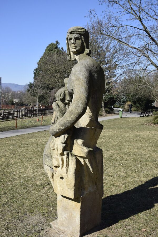 Park Severní Terasa. Socha "Květinářka"