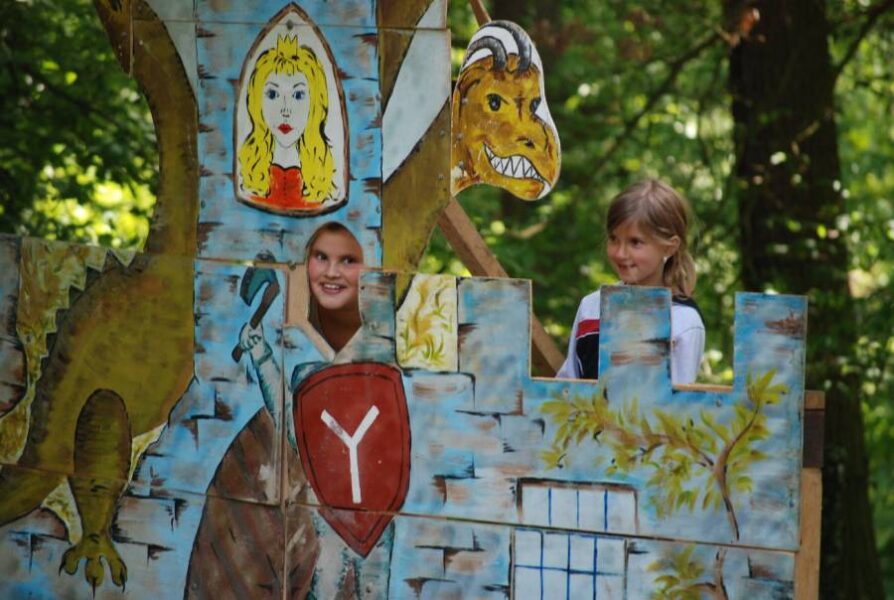 Léto s Robinem Hoodem. Zdroj: Zámek Loučeň