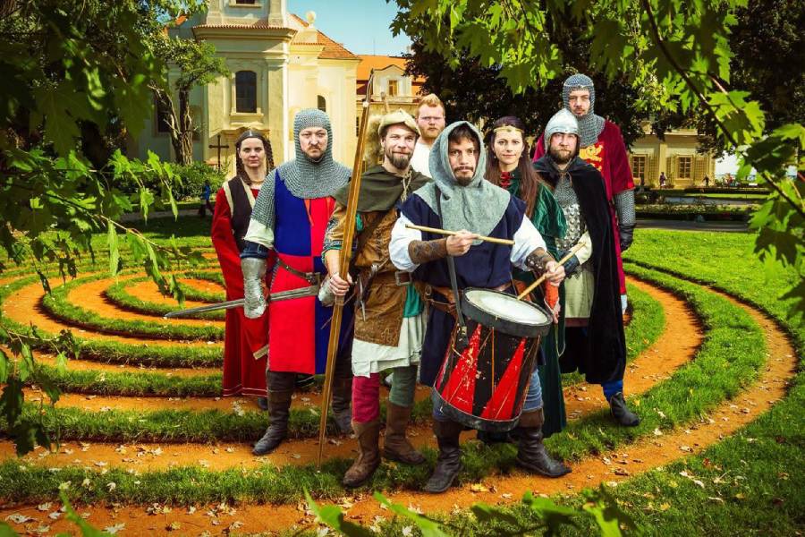 Léto s Robinem Hoodem. Zdroj: Zámek Loučeň