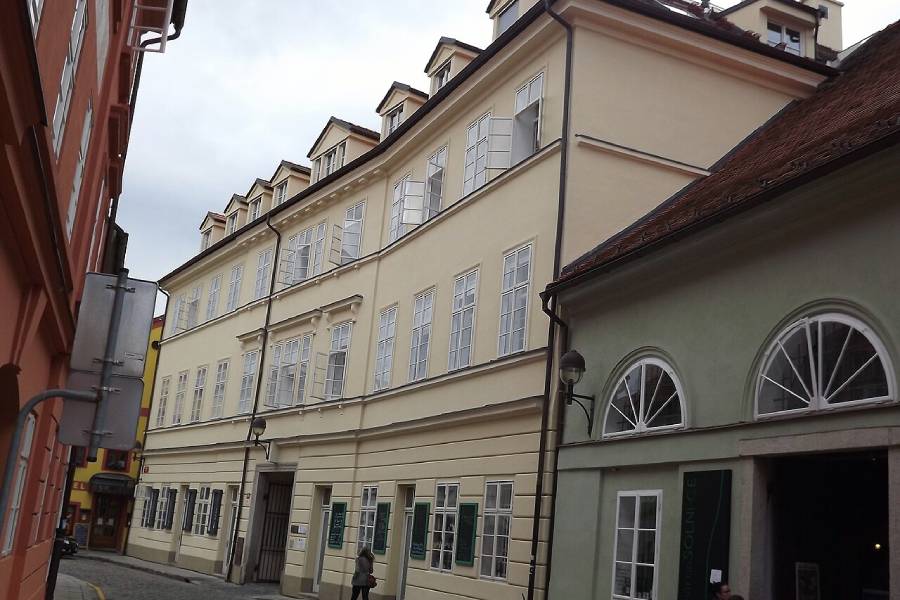 Městská solnice a sklad koněspřežné železnice, České Budějovice. Autor: Jan Dudík, CC BY-SA 3.0, Wikimedia Commons