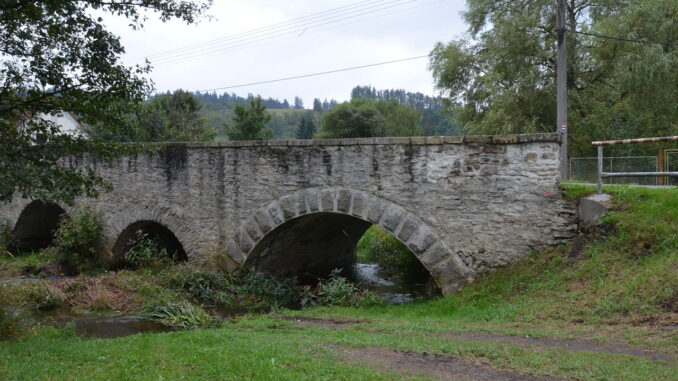 Barokní most v Dolním Kramolíně.