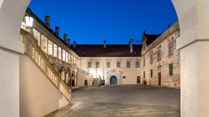 Zdroj: Státní zámek Uherčice