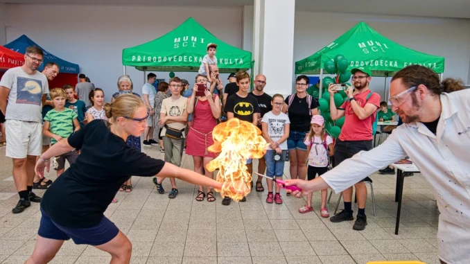 Festival vědy & techniky Brno. Pořádá Hvězdárna a planetárium Brno.