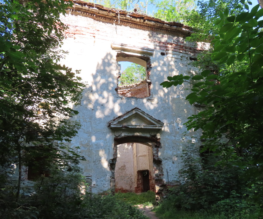 Zřícenina kaple sv. Jana Nepomuckého u Týnce. Foto: Pavla Košík Jelínková