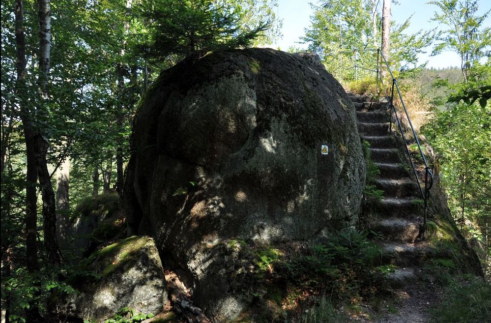 Zřícenina hradu Jezdec. Foto: Petr Fabian. Zdroj: <a href="http://www.hrady-zriceniny.cz">Hrady-zříceniny.cz</a>