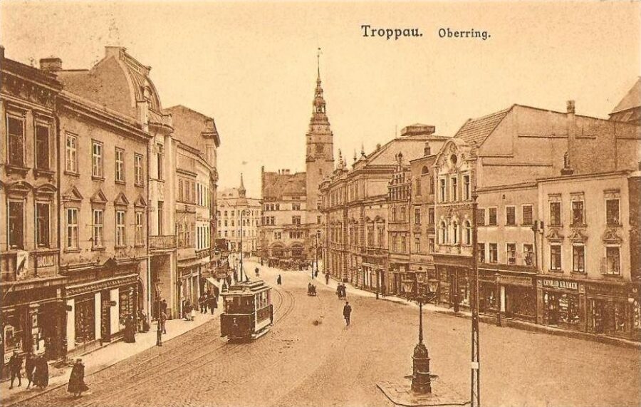 Hodinářská věž a radnice. 1913
