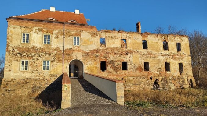 Zámek Pětipsy.