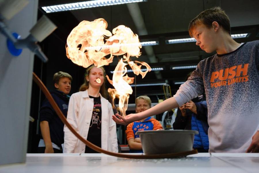 Noc vědců. Ilustrační foto. Zdroj: Vysoká škola chemicko-technická v Praze a Univerzita Palackého v Olomouci, nocvedcu.cz