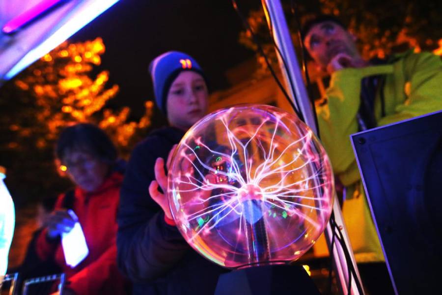 Noc vědců. Ilustrační foto. Zdroj: Vysoká škola chemicko-technická v Praze a Univerzita Palackého v Olomouci, nocvedcu.cz