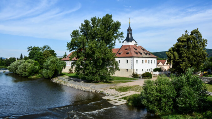 Zámek Dobřichovice. Zdroj: Shutterstock.com/Budovy/památky, Svátky/1763988752