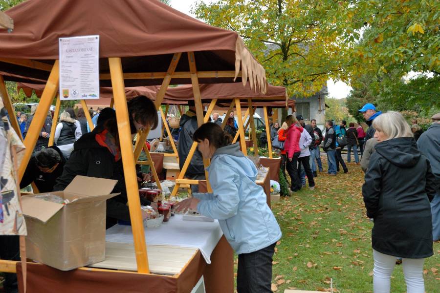 Kaštanobraní v nasavrcké Kaštance. Zdroj: Město Nasavrky