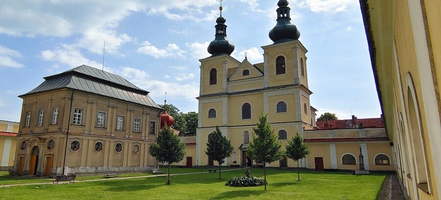 Kostel Nanebevzetí panny Marie.