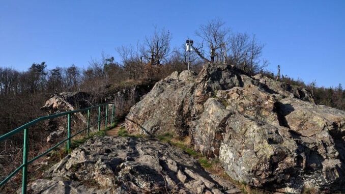 Zřícenina hradu Kokštejn. Foto: Petr Fabian. Zdroj: Hrady-zříceniny.cz