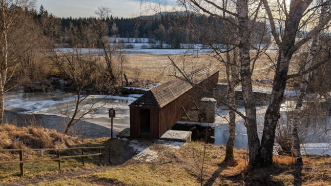 Krytý dřevěný most