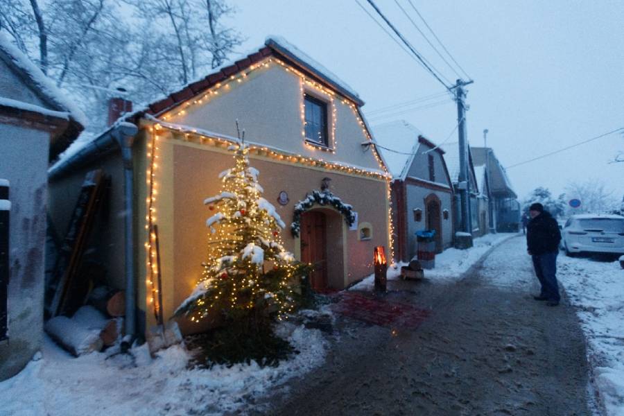 Malebné sklepní uličky ve Vrbovci. Zdroj: @vinarskecentrum.cz