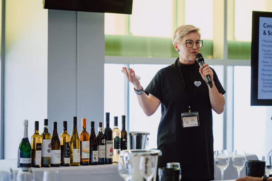 Someliérka Klára Kollárová. Zdroj: @vinarskecentrum.cz
