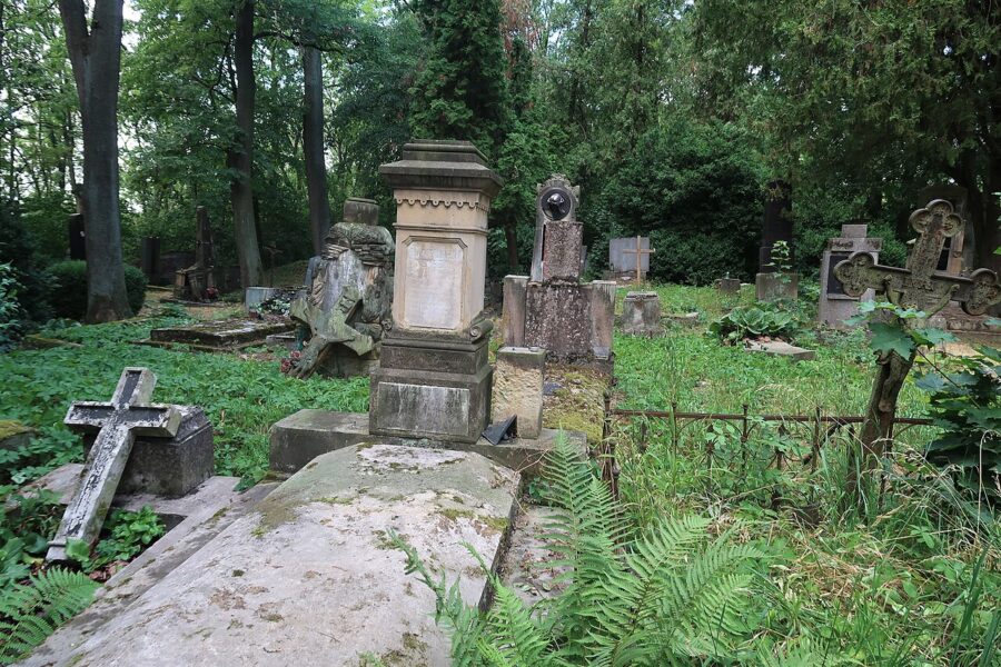 Hřbitov na vrchu Chotuce.