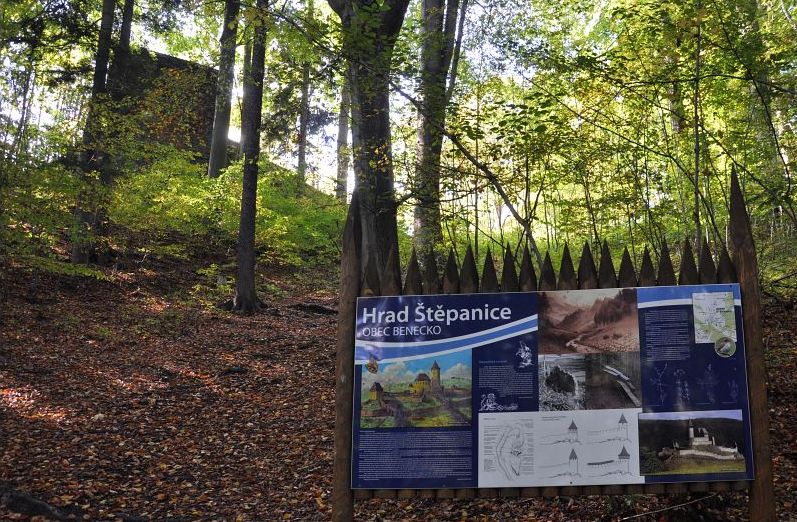 Zřícenina hradu Štěpanice v okrese Semily. Foto: Petr Fabian. Zdroj: <a href="http://www.hrady-zriceniny.cz">Hrady-zříceniny.cz</a>