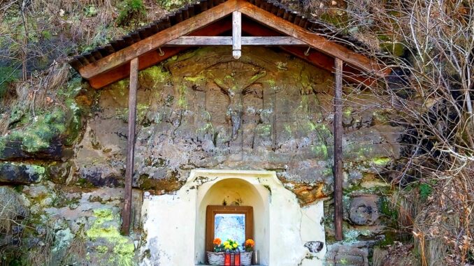 Reliéf Ukřižování Krista. Foto: Michael Kalfeřt