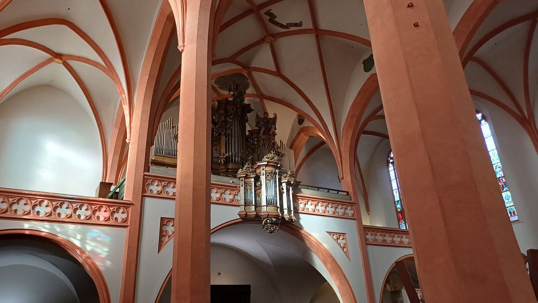 Interiér kostela Proměnění Páně v Táboře. Foto: Anna Petruželková