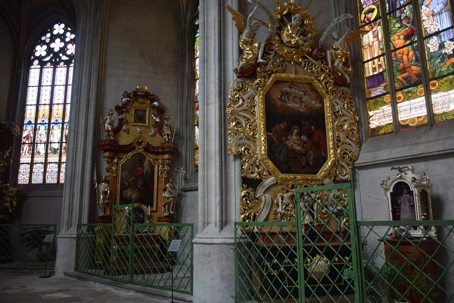 Interiér kostela sv. Bartoloměje