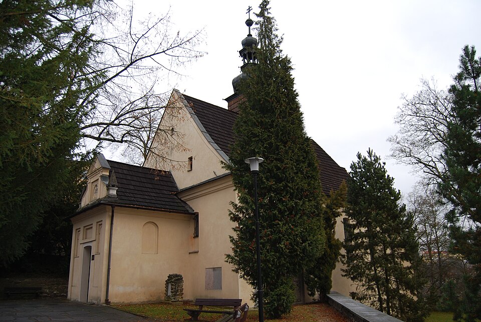 Kostel sv. Filipa a Jakuba v parku Pod Kotnovem v Táboře. Zdroj: <a href="https://commons.wikimedia.org/wiki/File:Park_Pod_Kotnovem_-_T%C3%A1bor_(12).jpg">wikimedia commons/Richenza</a>
