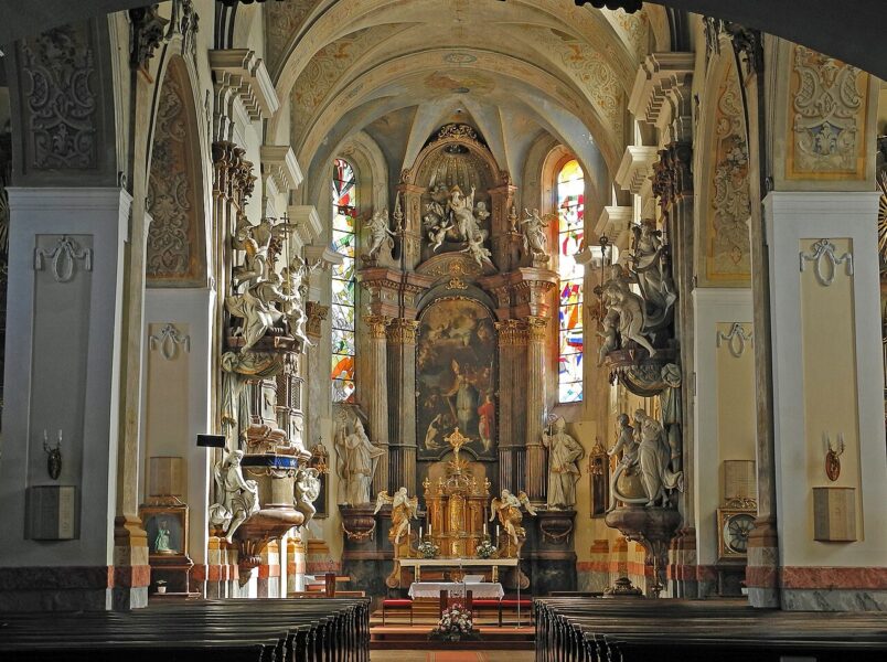 Interiér kostela svatého Martina.