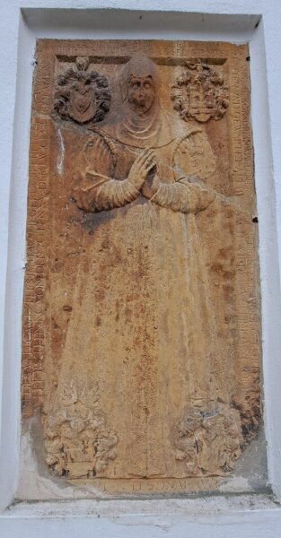 Náhrobní deska v kostele svatého Martina.