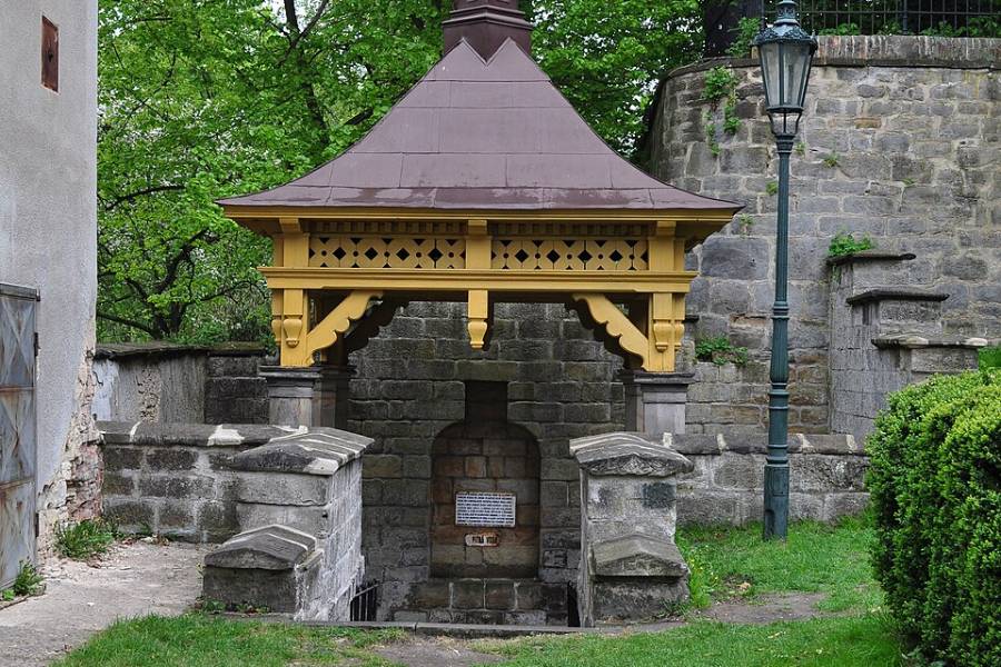 Peruc - Boženina studánka. Foto: Jirka Dl, CC BY-SA 3.0, Wikimedia Commons