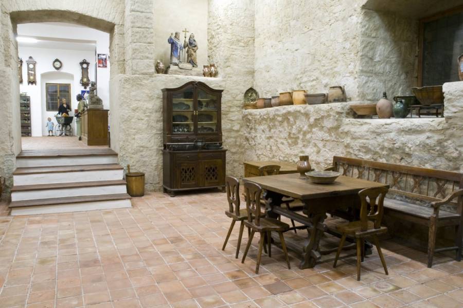 Prohlídkový okruh „Jak se žilo za císaře pána Františka Josefa I.“ Zdroj: Hrad a zámek Staré Hrady