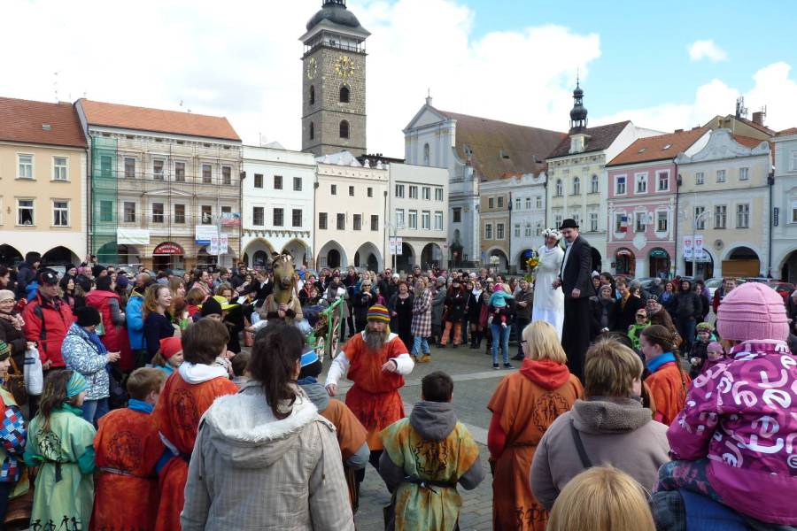 Velikonoční hrkání a festival Na zemi. Zdroj: Statutární město České Budějovice, inBudejovice.cz